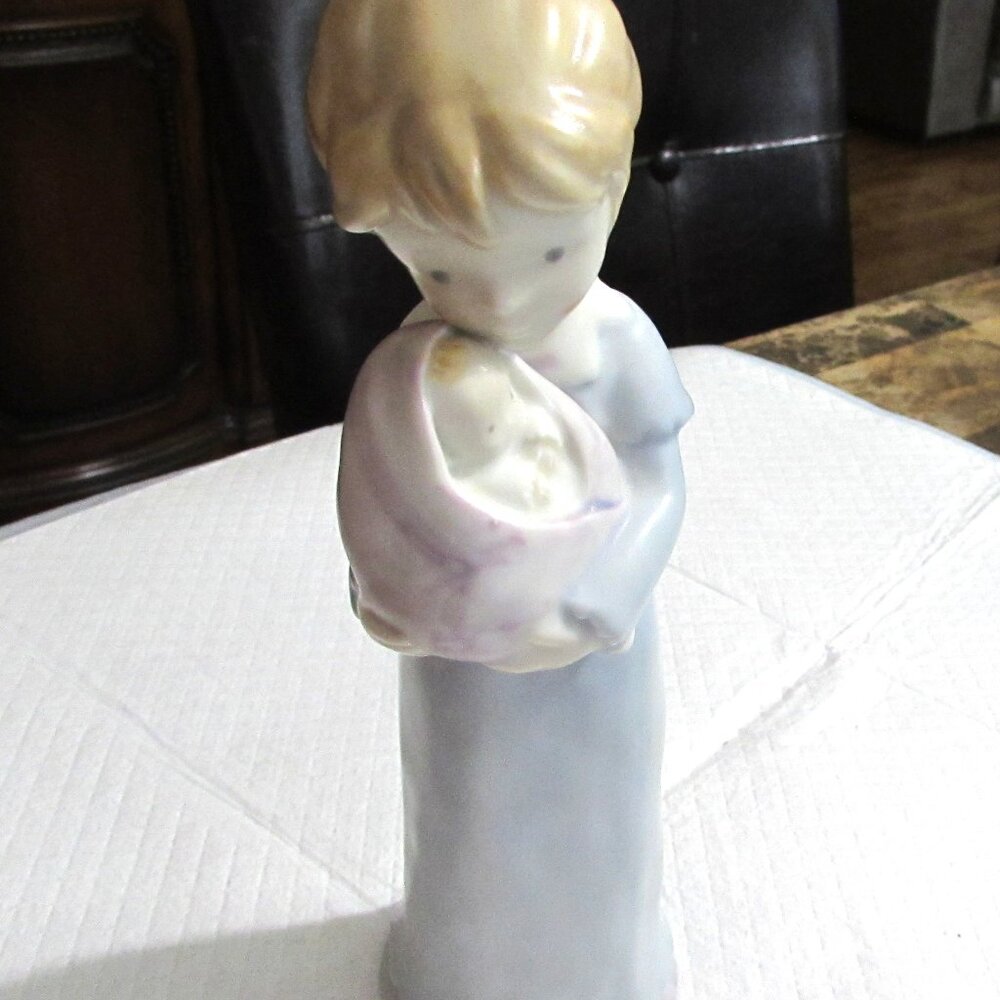 1988 KINKA ENESCO FIGURINE COLLECTION "A Mother's Love" #117552